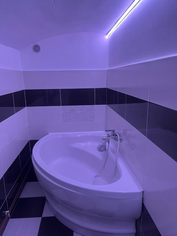 Apartman V Rodinnem Dome Jaroměř Dış mekan fotoğraf