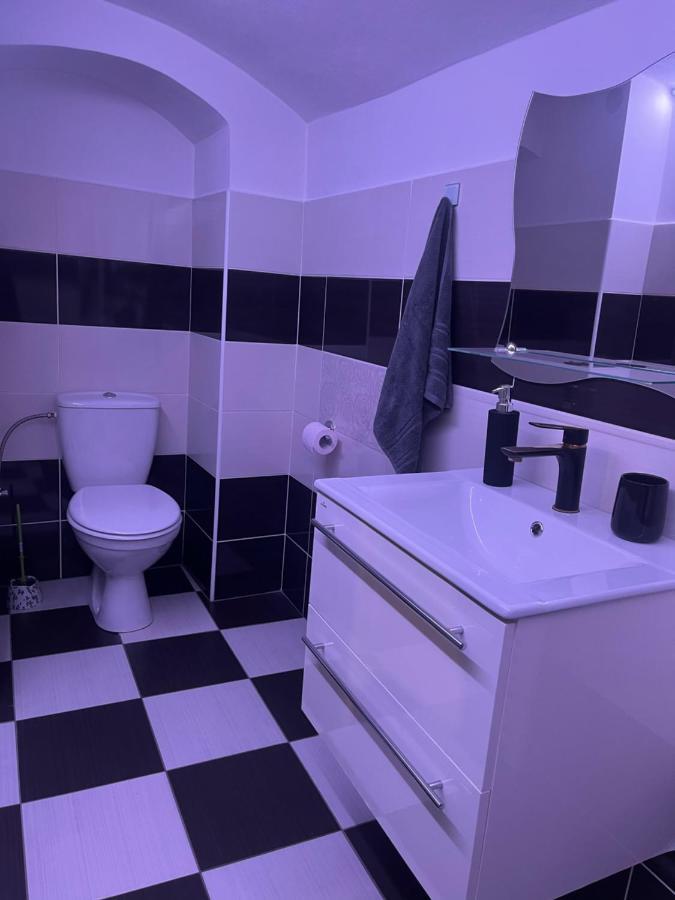 Apartman V Rodinnem Dome Jaroměř Dış mekan fotoğraf