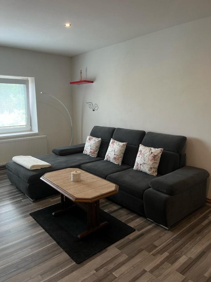 Apartman V Rodinnem Dome Jaroměř Dış mekan fotoğraf